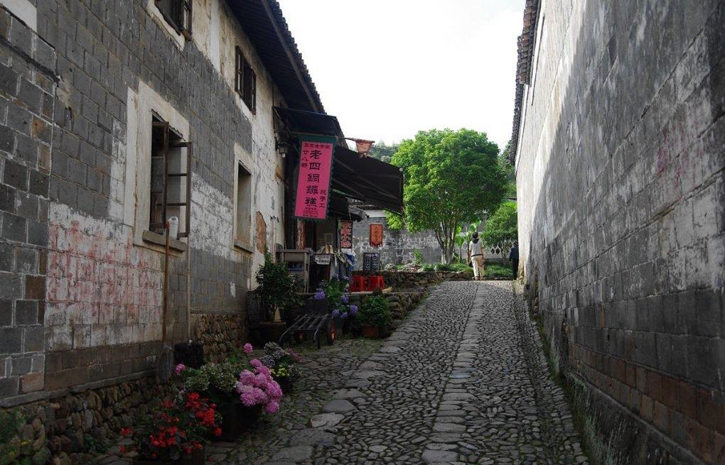 在健身房通过什么方法能矫正驼背游戏画面