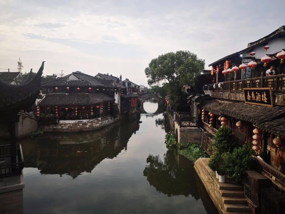 可爱的女生解救